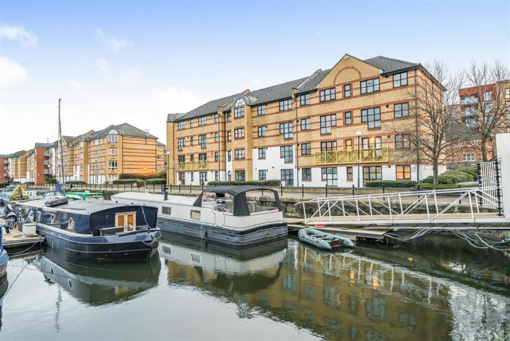Transom Close London Exterior photo